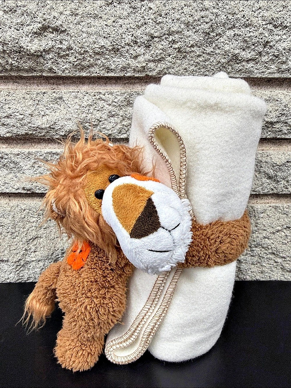 Le Rouet Lion Plush Blanket Holder Removable Polar Fleece 31x38